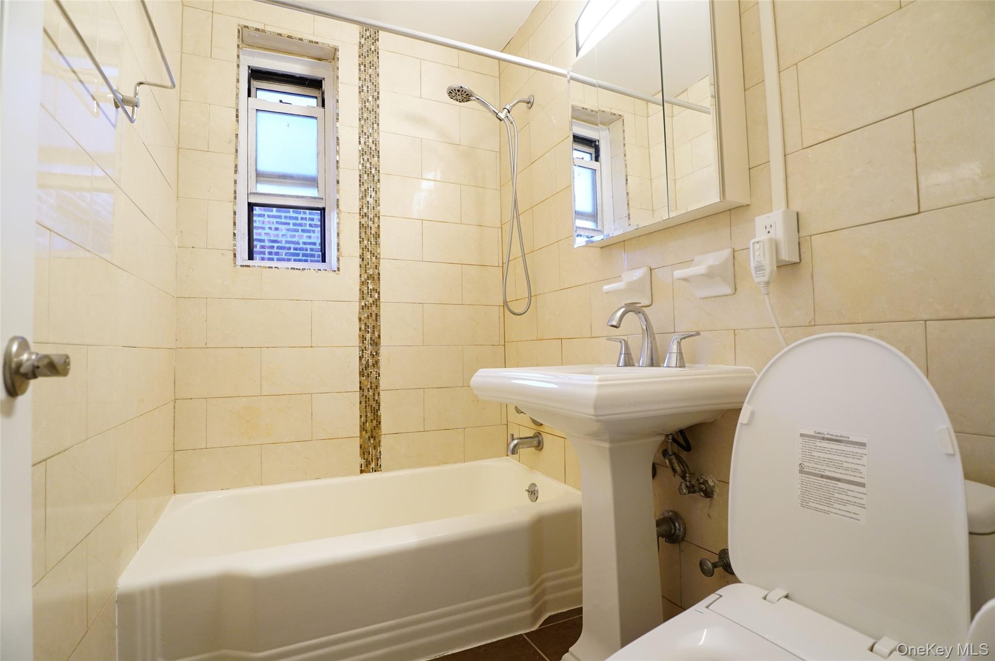 #19 photo, 65-10 108 Street, كوينز Forest Hills , NY 11375