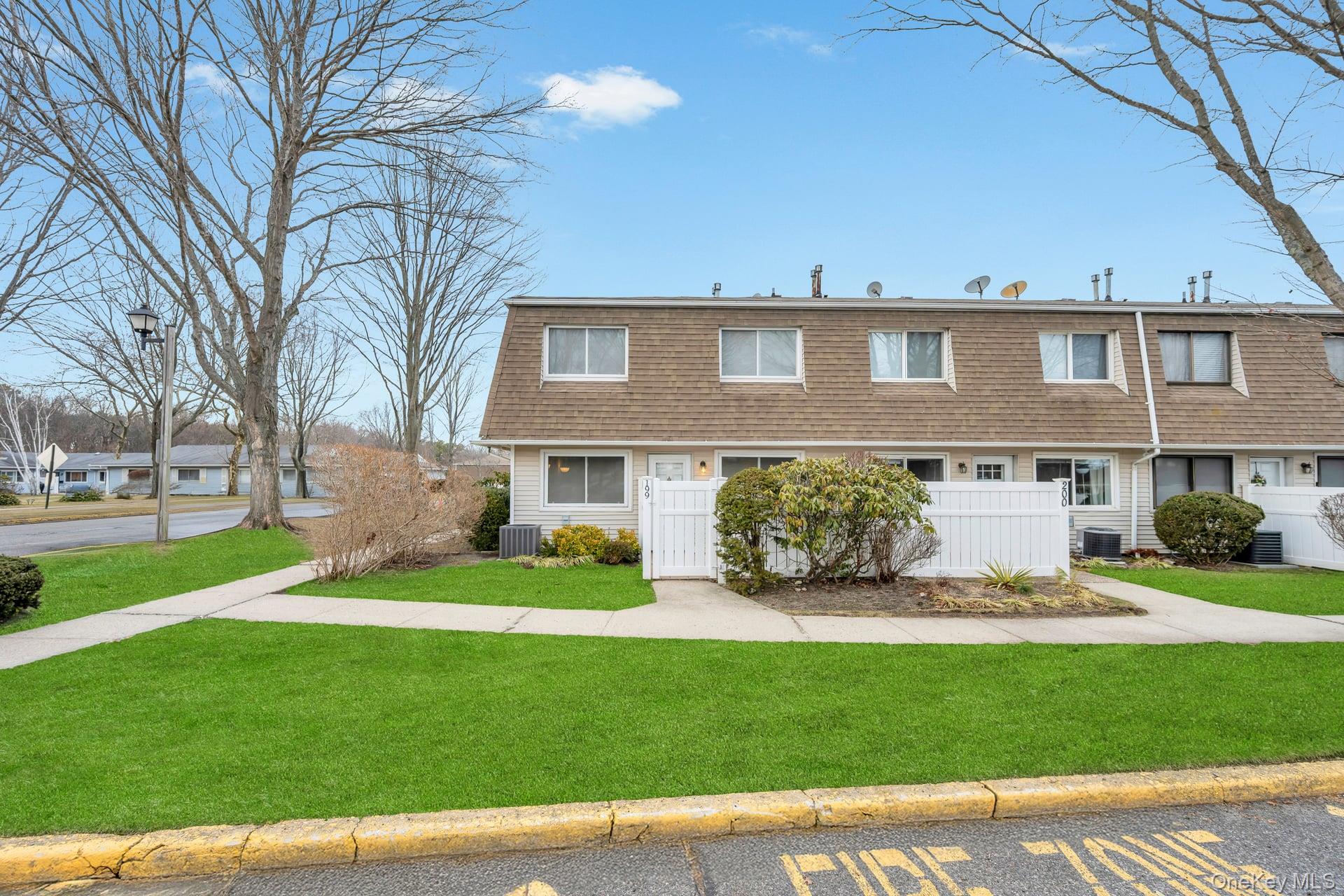 #2 photo, 199 Storm Drive, Holtsville , NY 11742