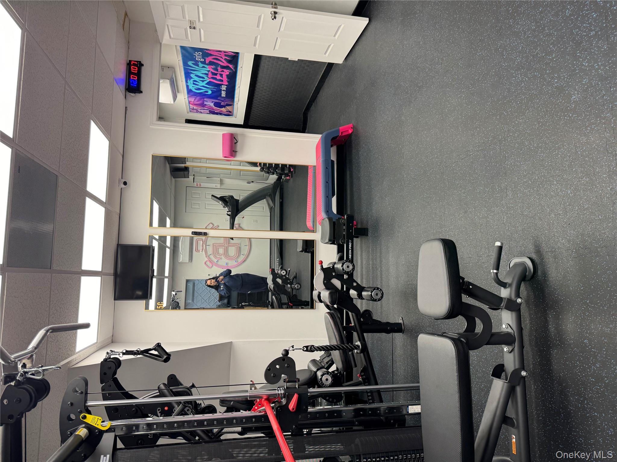 #6 photo, 2990 Bruckner Boulevard, Bronx , NY 10465