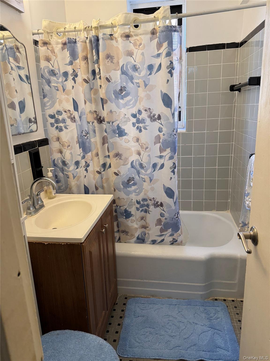 #13 photo, 745 E 231st Street, Bronx , NY 10466