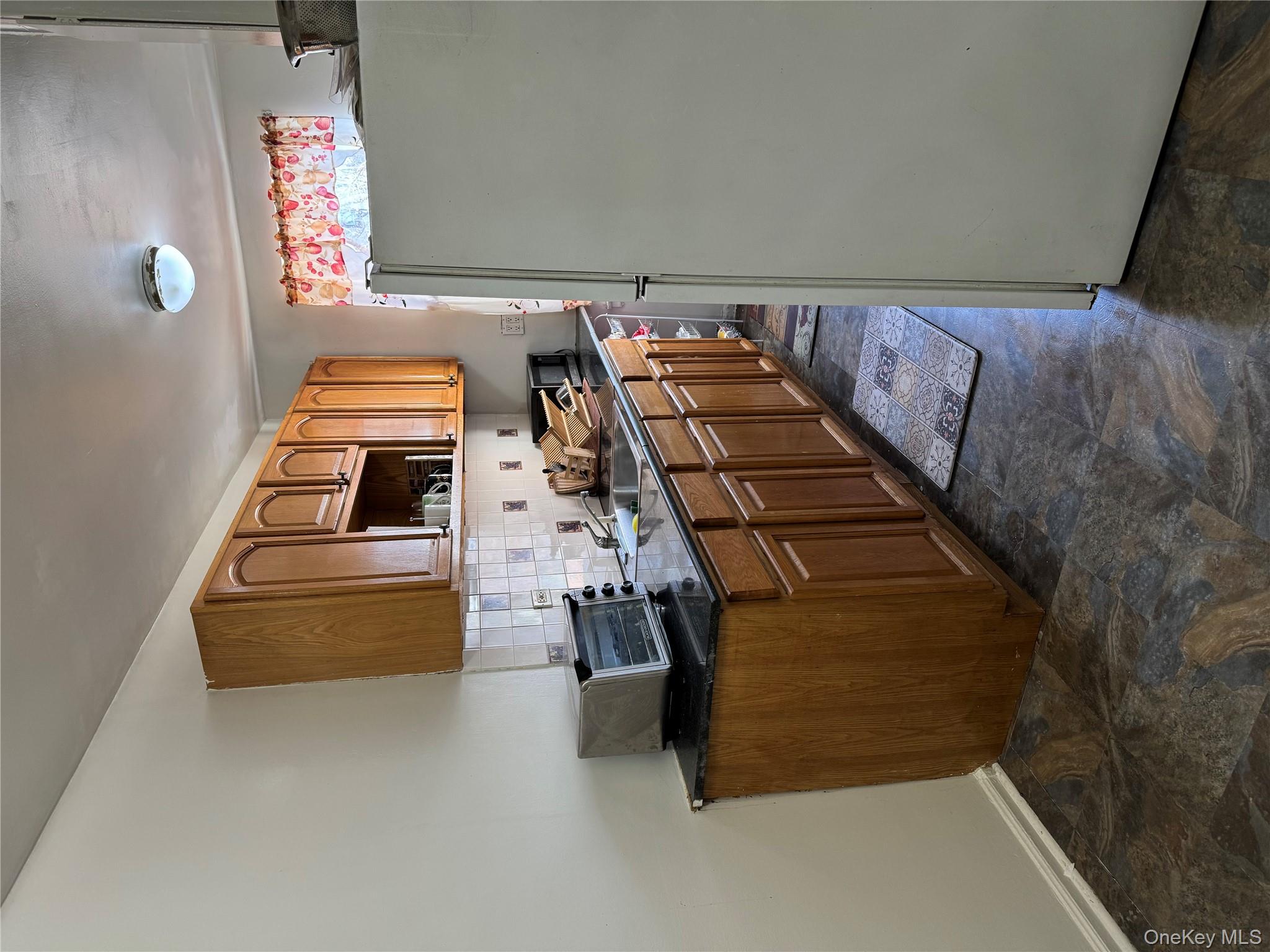 #3 photo, 745 E 231st Street, Bronx , NY 10466