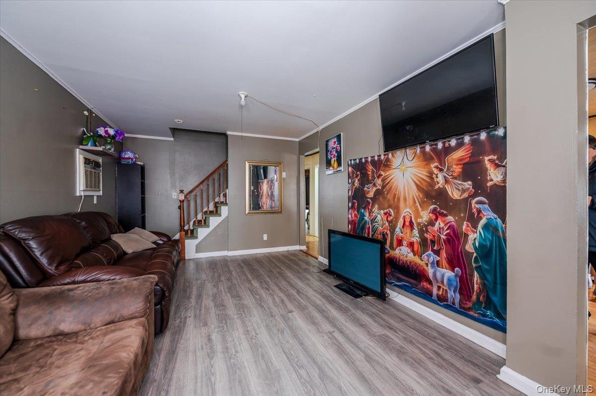 #3 photo, 21 Oak Avenue, Inwood , NY 11096