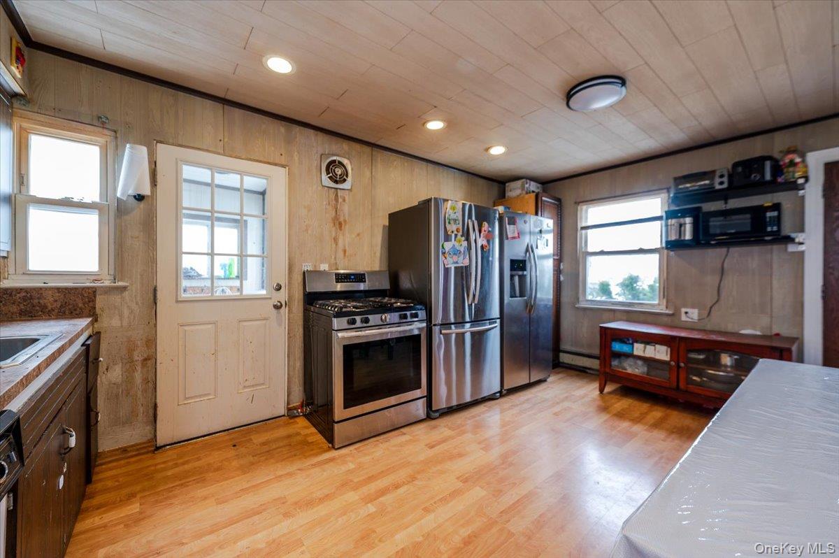 #6 photo, 21 Oak Avenue, Inwood , NY 11096