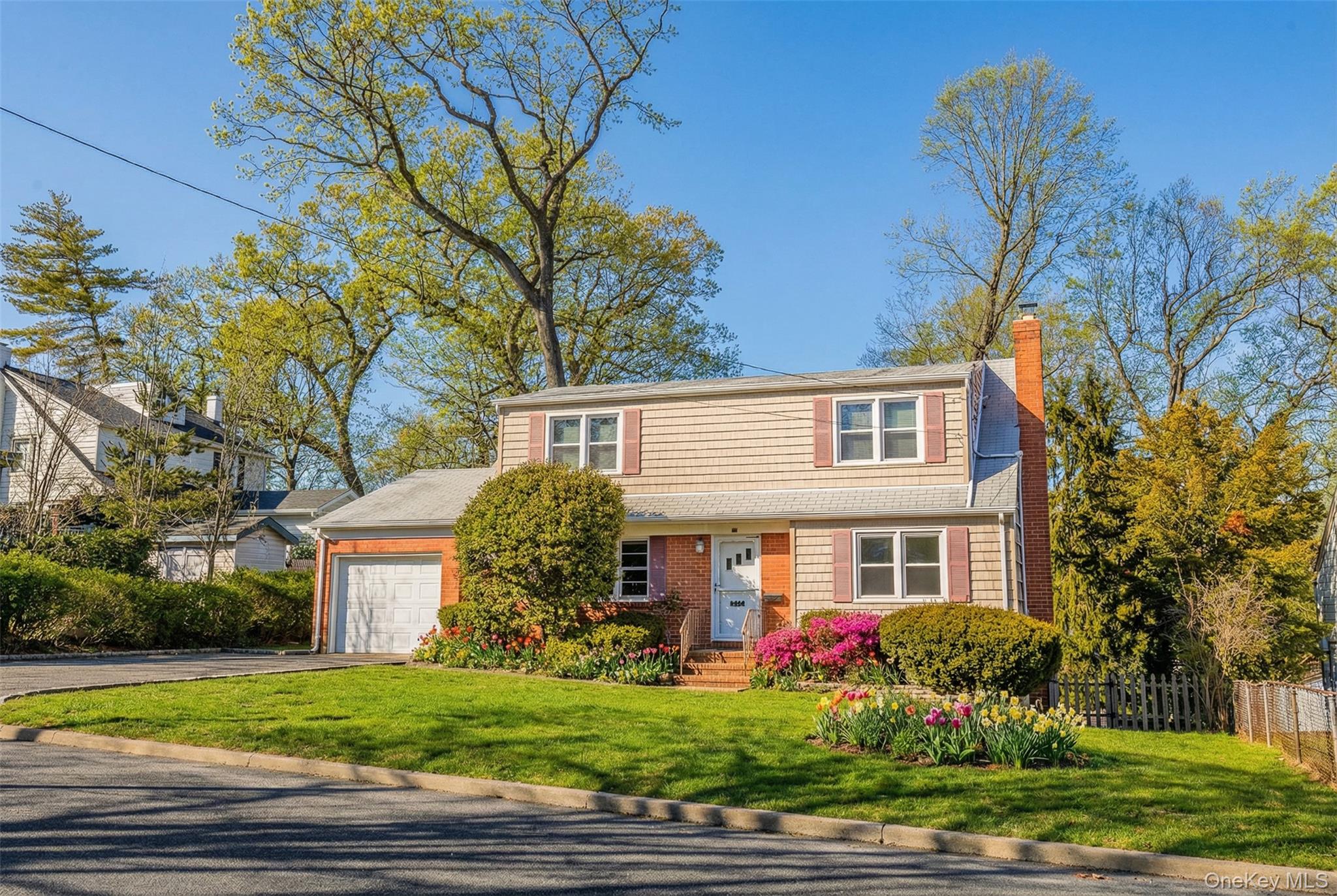 #1 photo, 11 Delaware Avenue, Port Washington , NY 11050