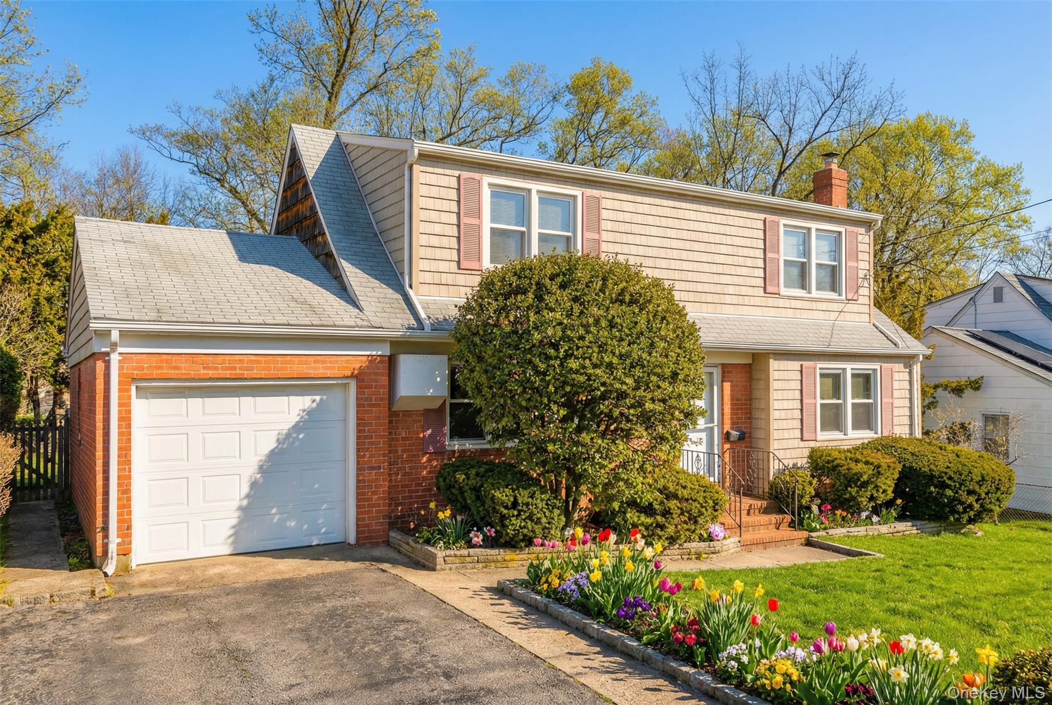 #2 photo, 11 Delaware Avenue, Port Washington , NY 11050