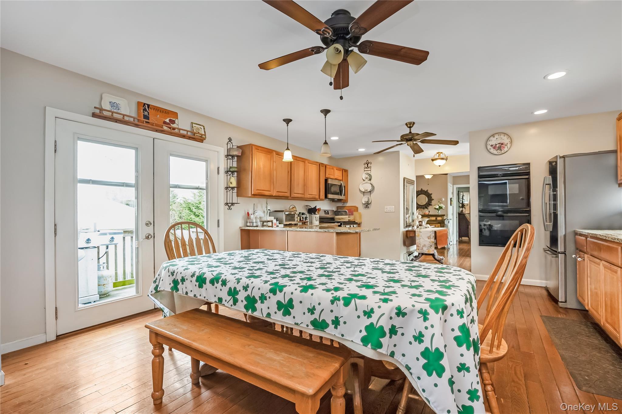 #11 photo, 15 Bingham Place, سوفولك Amityville , NY 11701