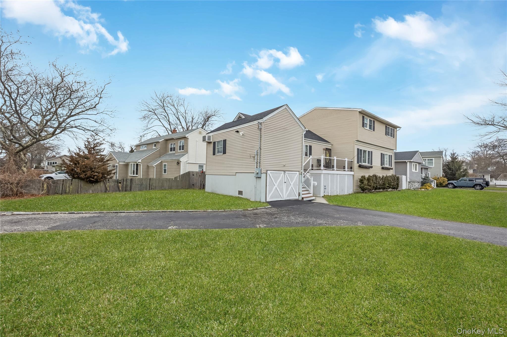 #3 photo, 15 Bingham Place, سوفولك Amityville , NY 11701