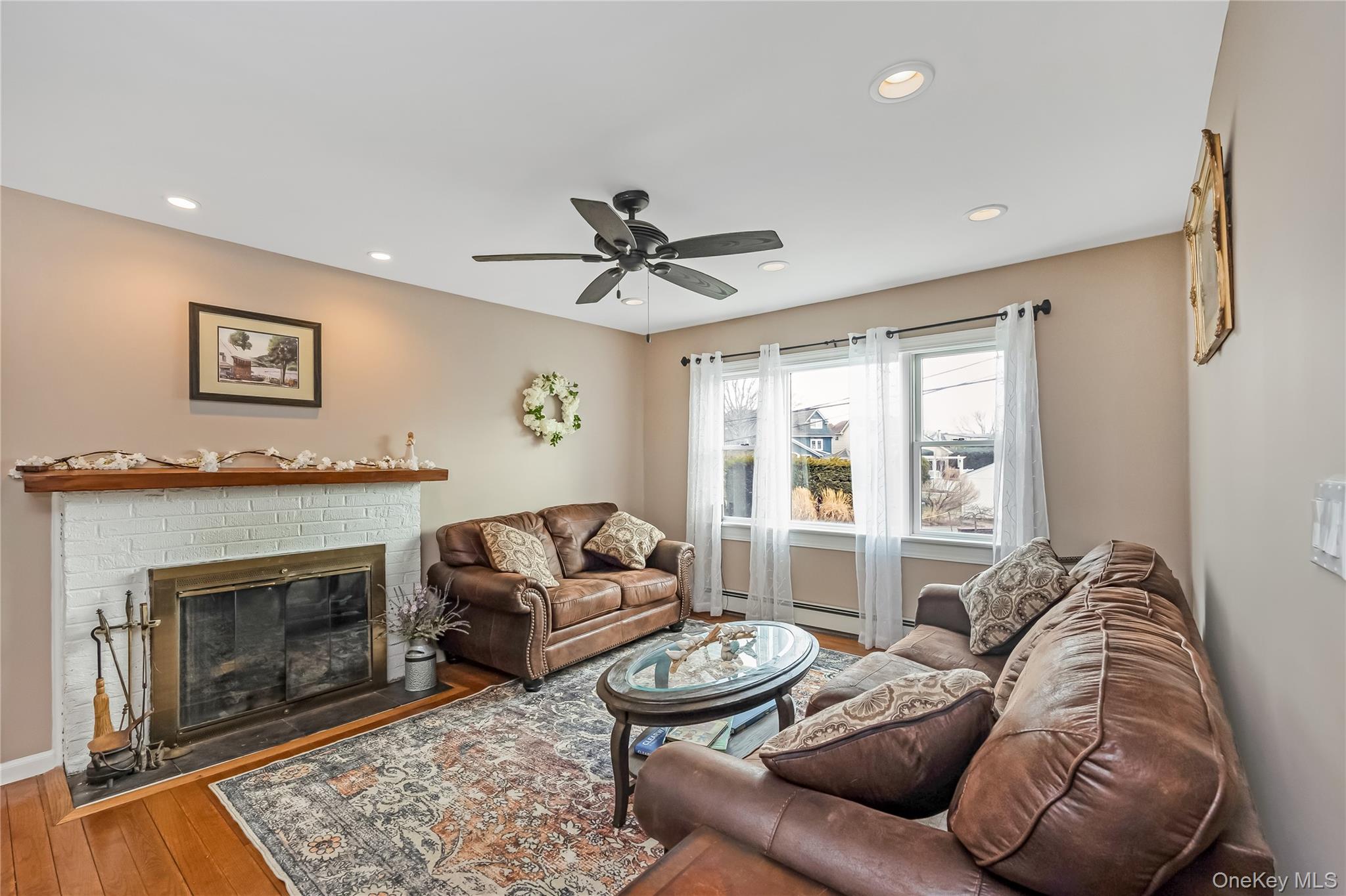 #4 photo, 15 Bingham Place, سوفولك Amityville , NY 11701