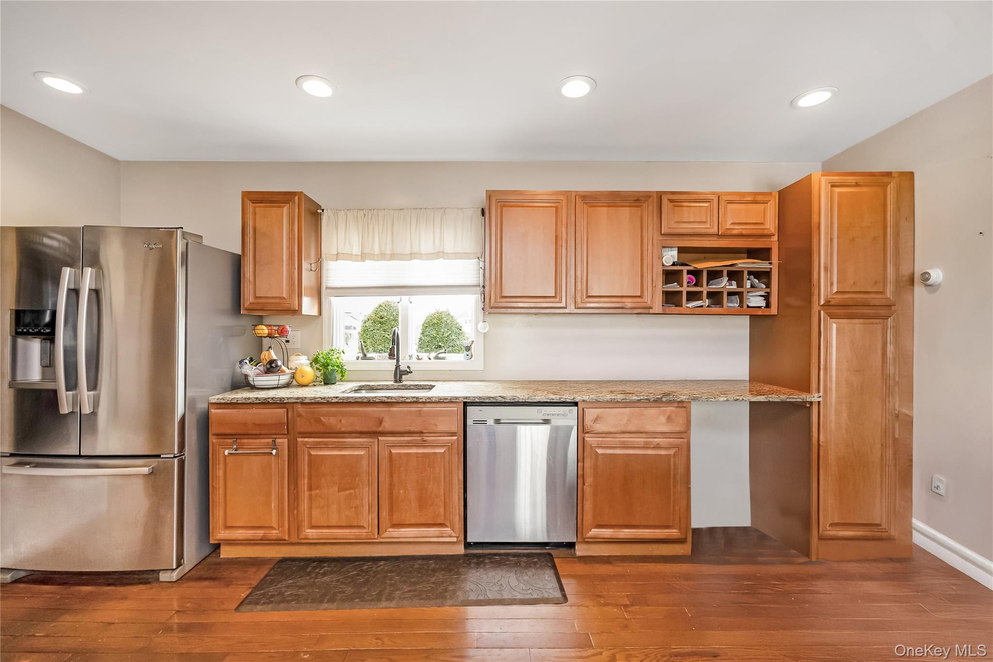 #8 photo, 15 Bingham Place, سوفولك Amityville , NY 11701