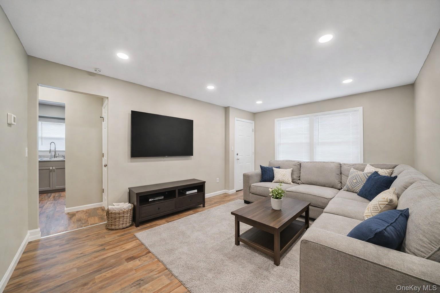 #5 photo, 130 5th Avenue, सफ़ोक काउंटी Bay Shore , NY 11706