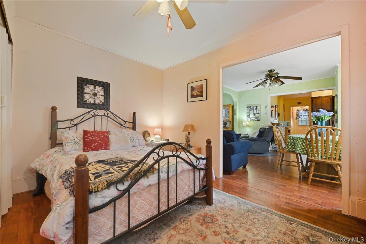 #4 photo, 51 W Hitchcock Avenue, Floral Park , NY 11001