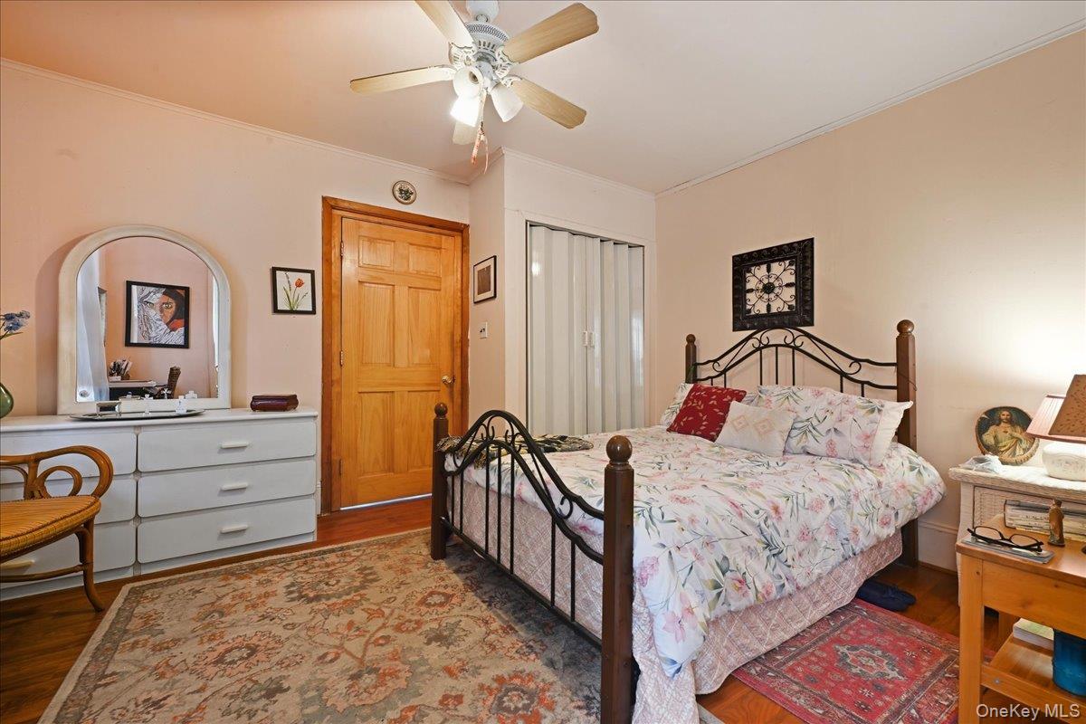 #5 photo, 51 W Hitchcock Avenue, Floral Park , NY 11001