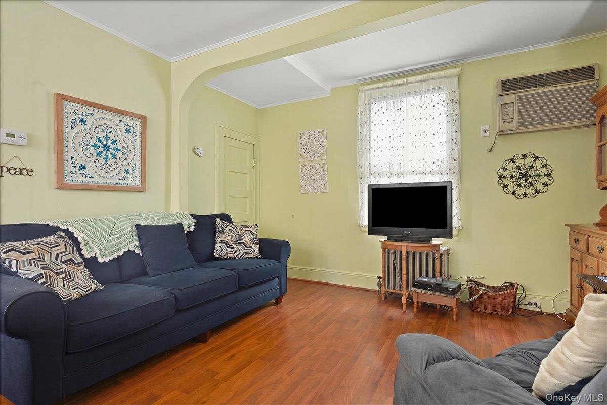 #7 photo, 51 W Hitchcock Avenue, Floral Park , NY 11001