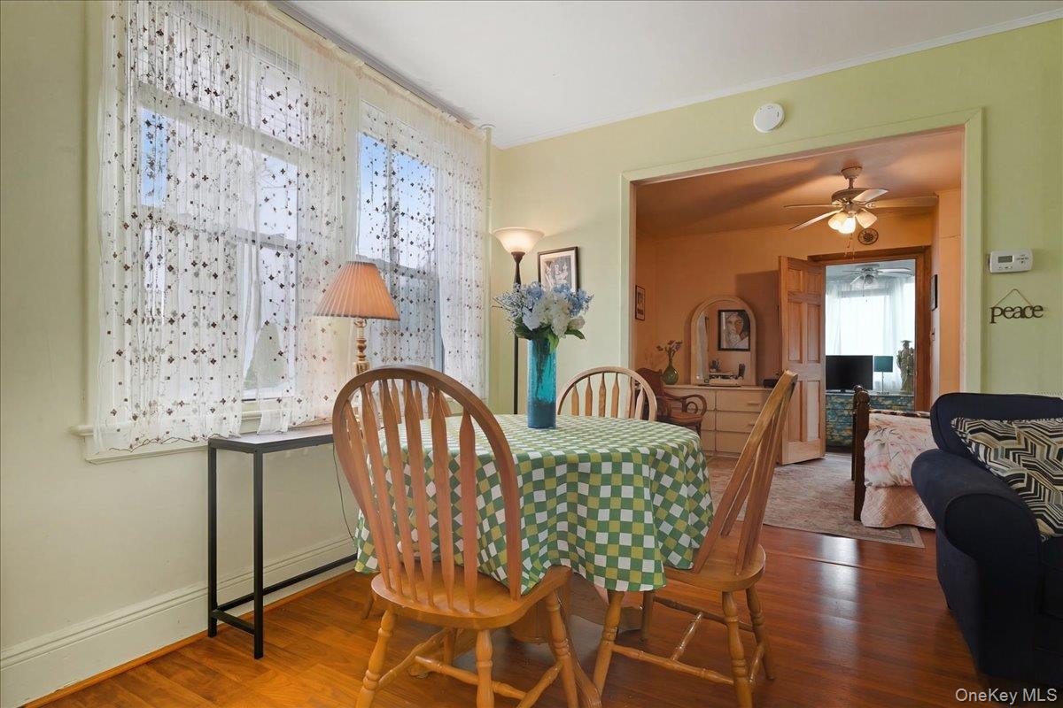 #8 photo, 51 W Hitchcock Avenue, Floral Park , NY 11001