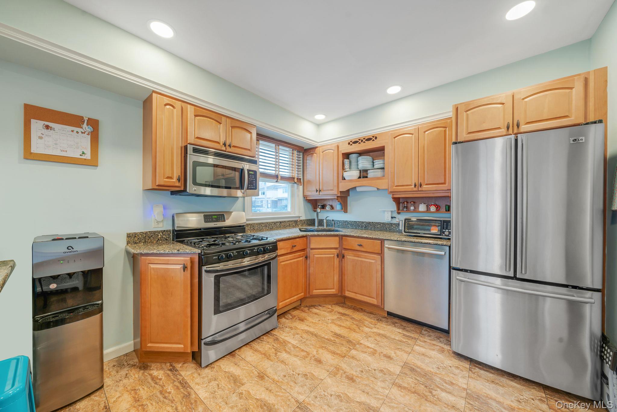 #10 photo, 1 2nd Avenue, East Rockaway , NY 11518