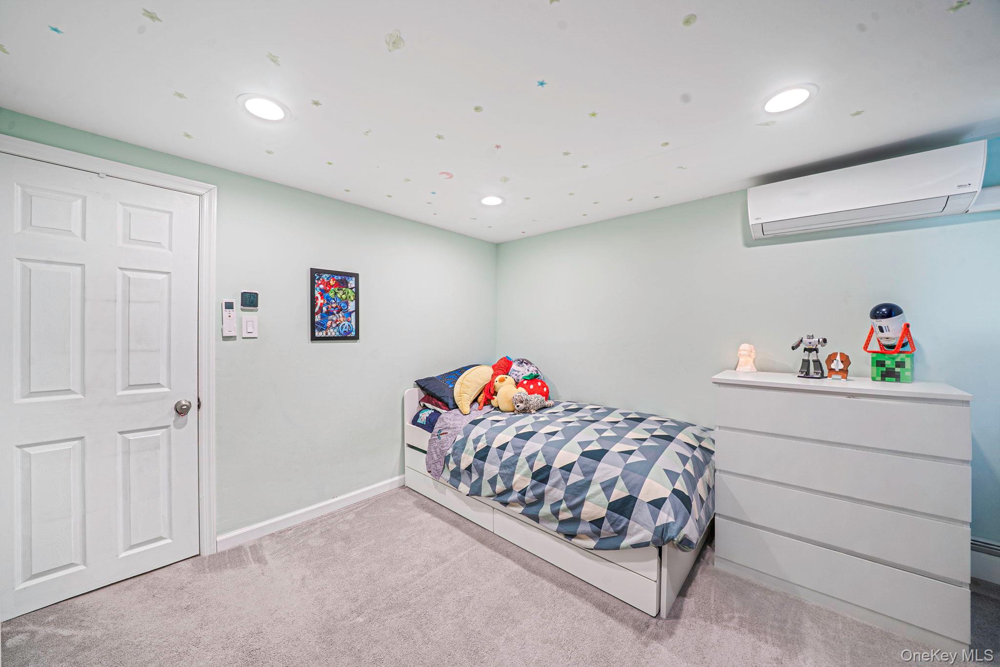 #18 photo, 1 2nd Avenue, East Rockaway , NY 11518