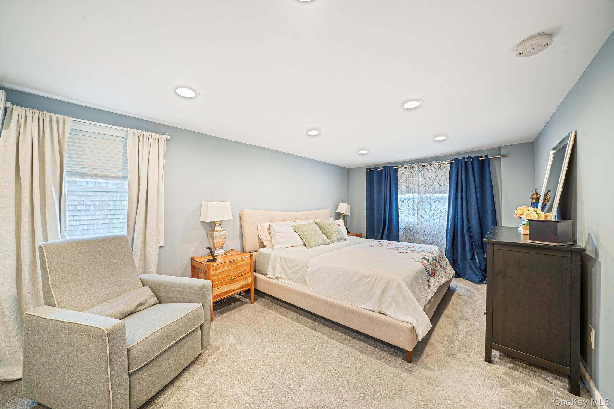 #19 photo, 1 2nd Avenue, East Rockaway , NY 11518