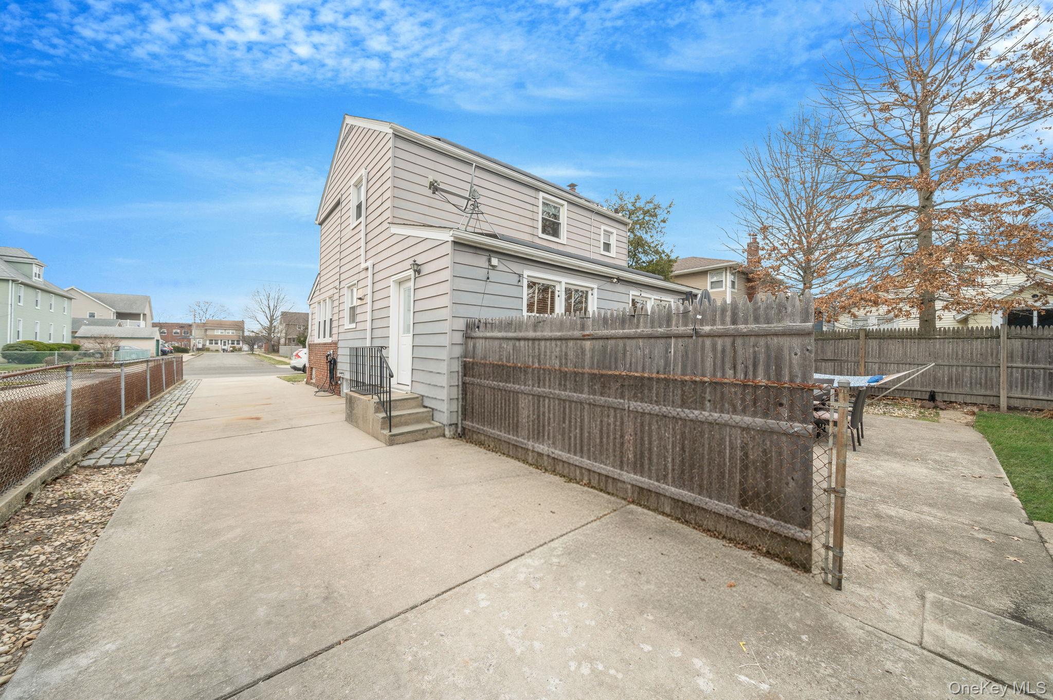 #5 photo, 1 2nd Avenue, East Rockaway , NY 11518