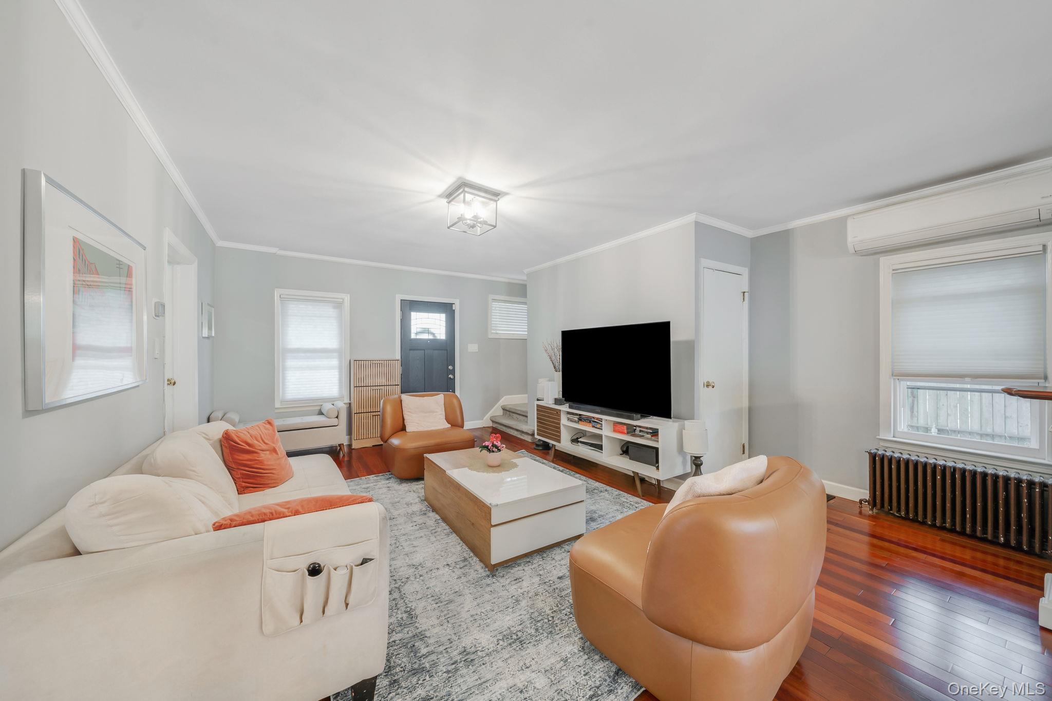 #7 photo, 1 2nd Avenue, East Rockaway , NY 11518