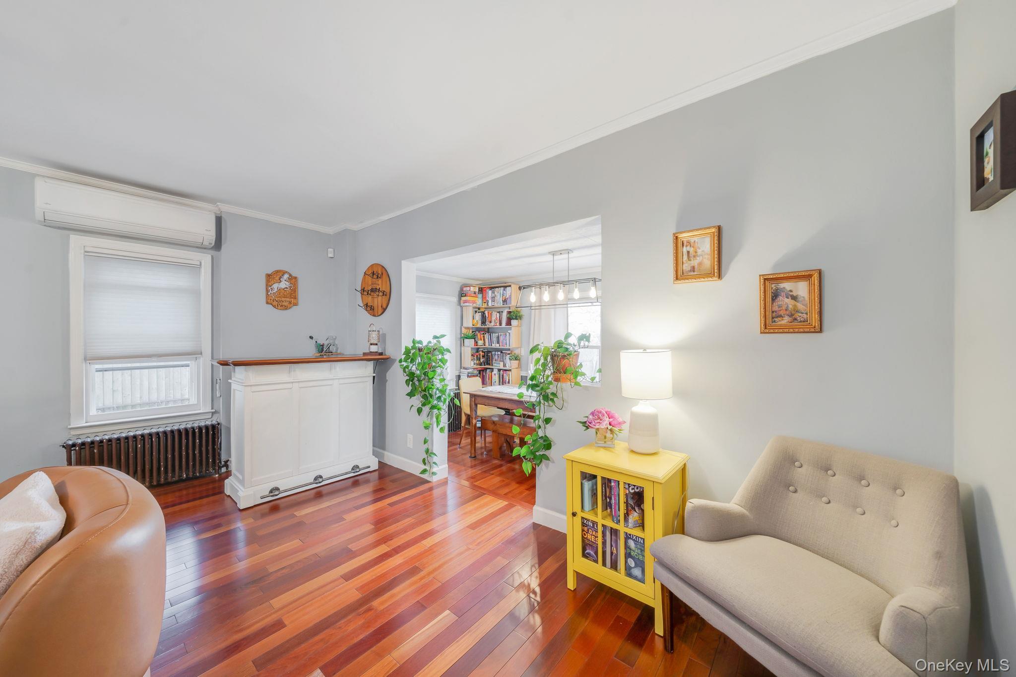 #8 photo, 1 2nd Avenue, East Rockaway , NY 11518