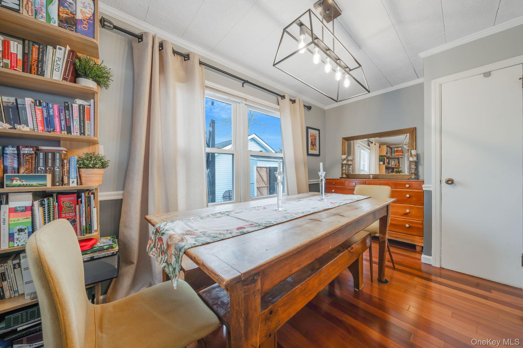 #9 photo, 1 2nd Avenue, East Rockaway , NY 11518