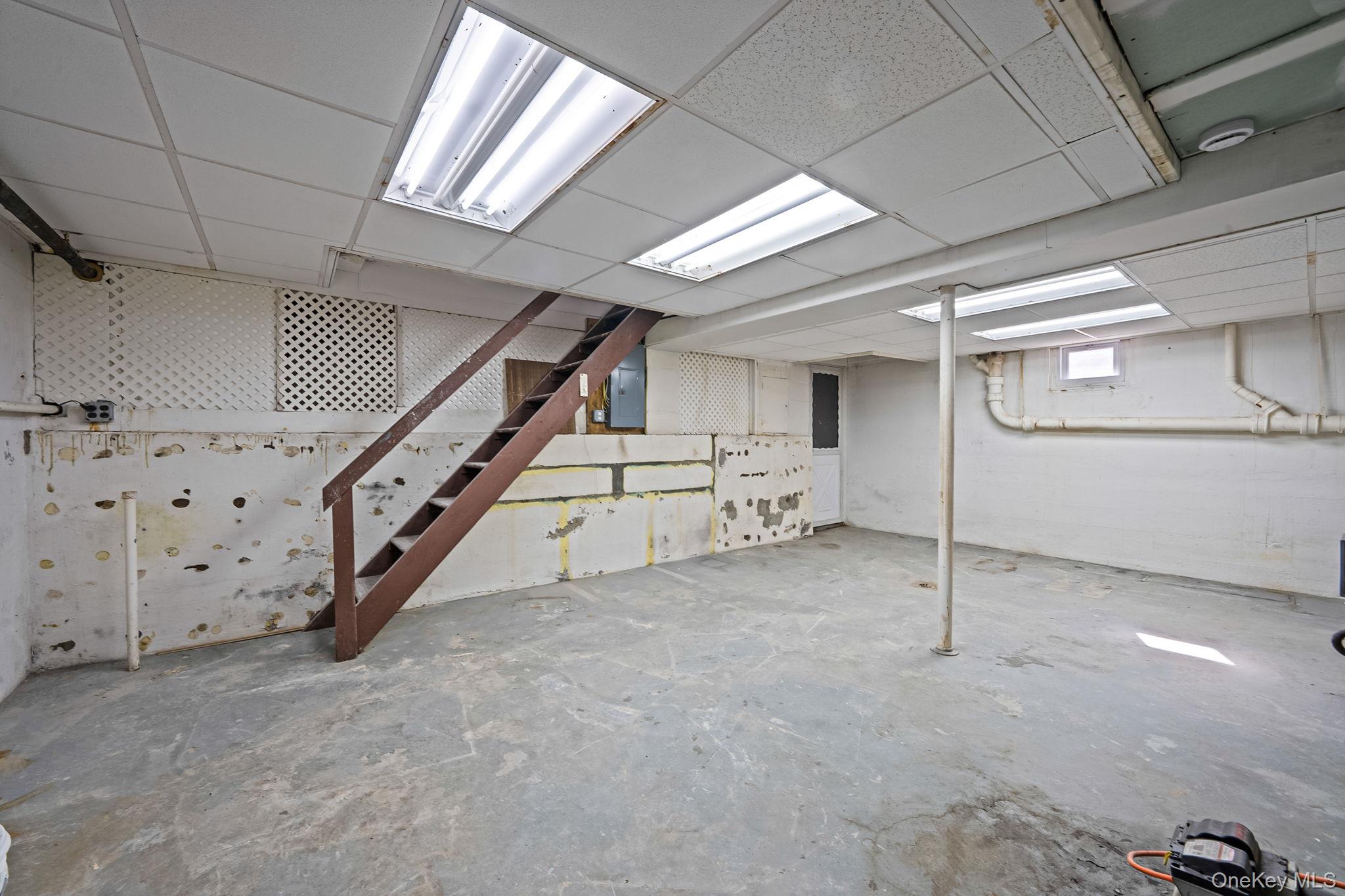 #19 photo, 44 Elizabeth Avenue, Smithtown , NY 11787