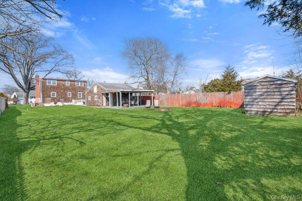 #17 photo, 303 Kansas Street, 东长岛 Lindenhurst , NY 11757