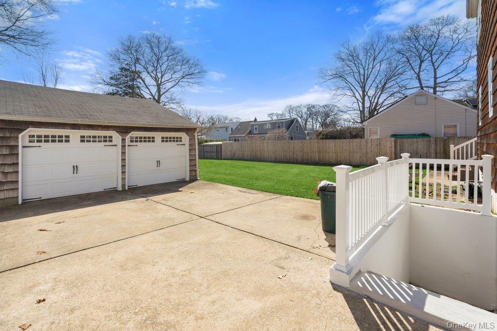 #20 photo, 303 Kansas Street, 东长岛 Lindenhurst , NY 11757