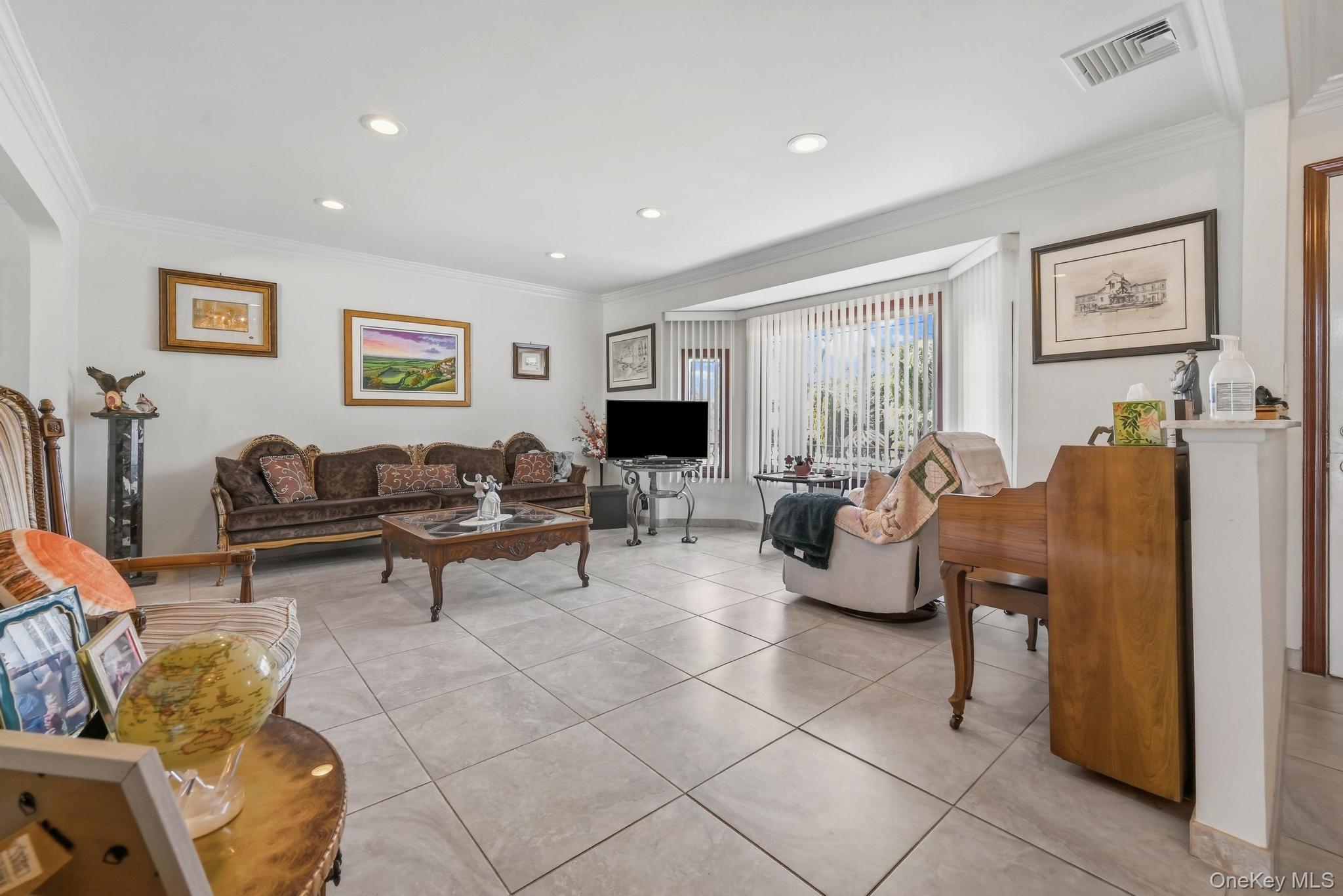 #8 photo, 3 Chapin, Farmingdale , NY 11735