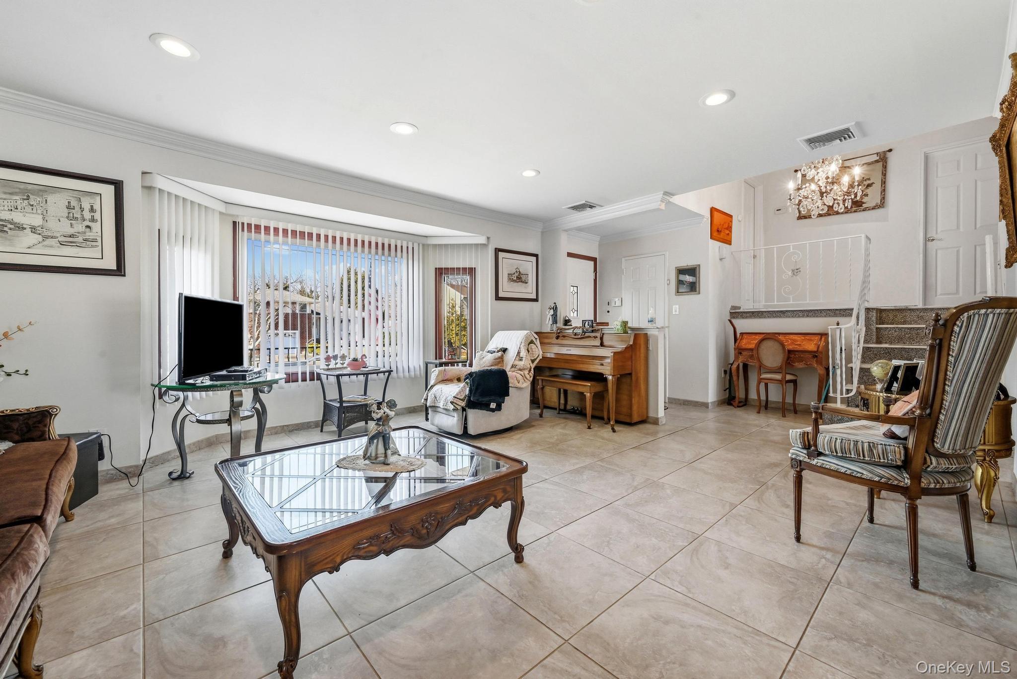 #9 photo, 3 Chapin, Farmingdale , NY 11735