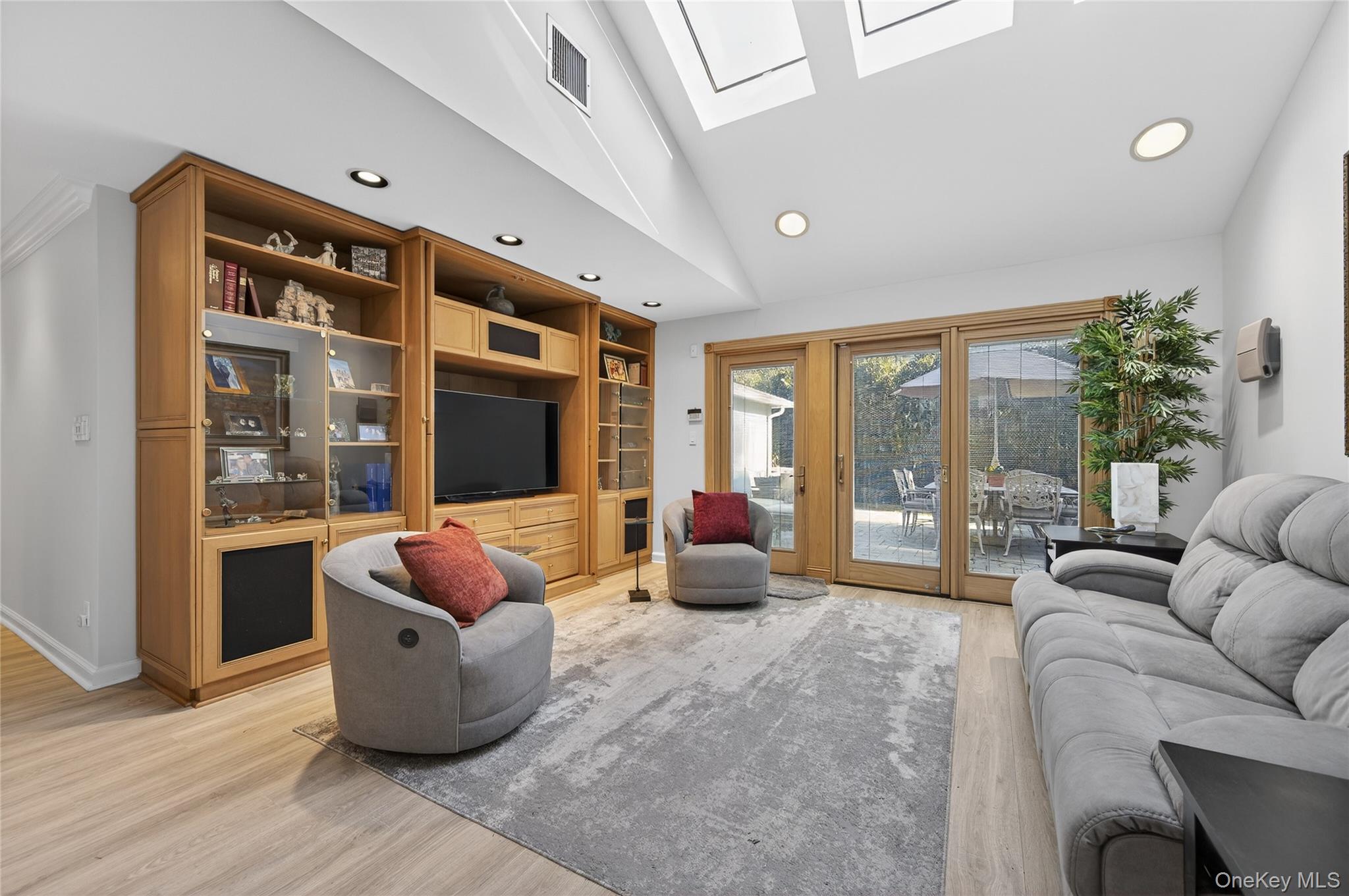 #13 photo, 37 Shelter Lane, Roslyn Heights , NY 11577