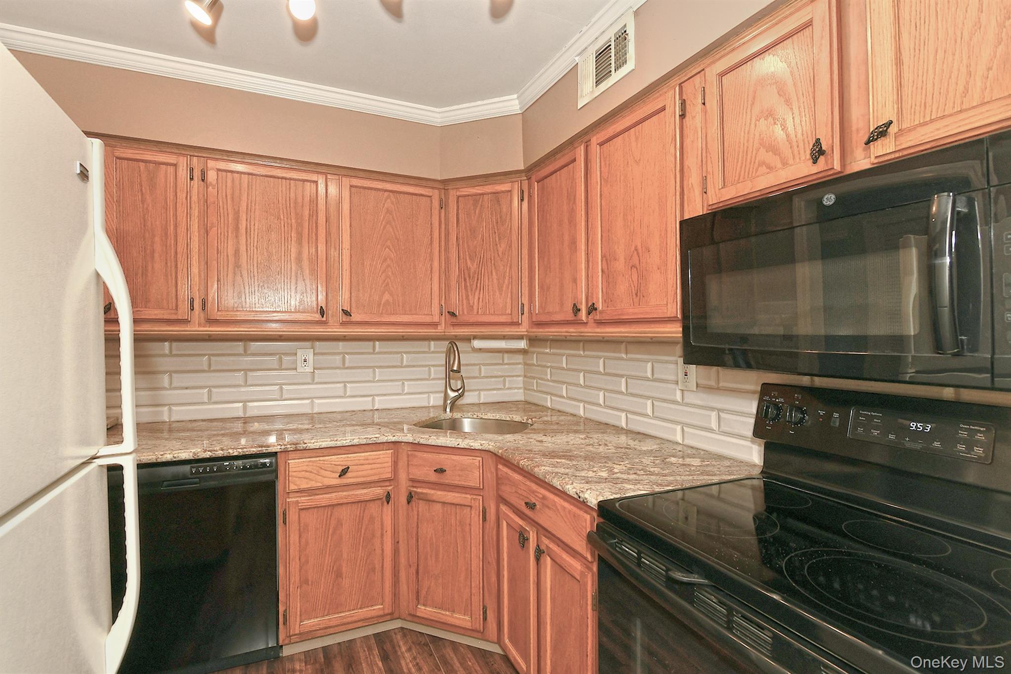 #15 photo, 171 Fairview Circle, 东长岛 Middle Island , NY 11953