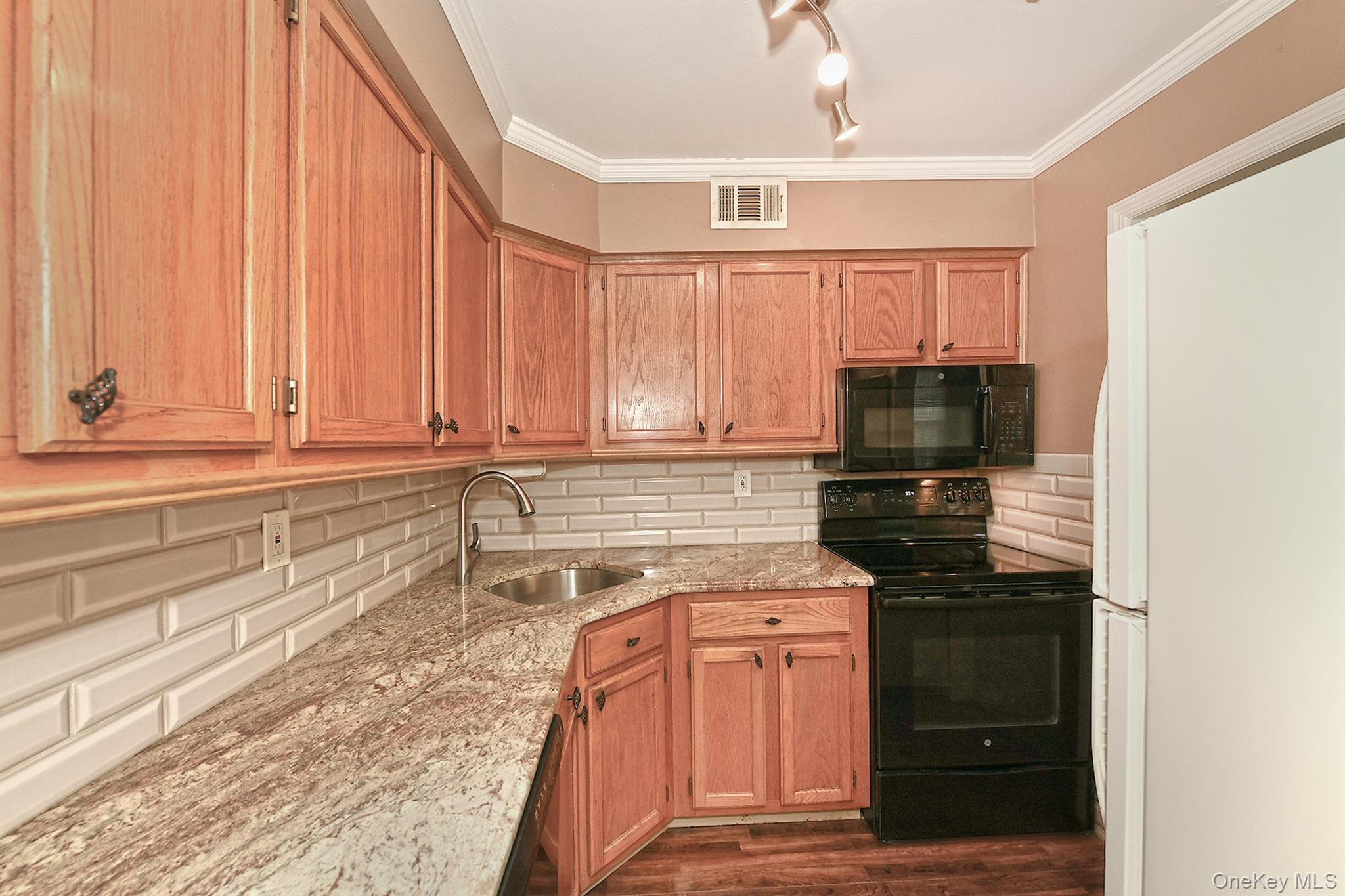 #16 photo, 171 Fairview Circle, 东长岛 Middle Island , NY 11953