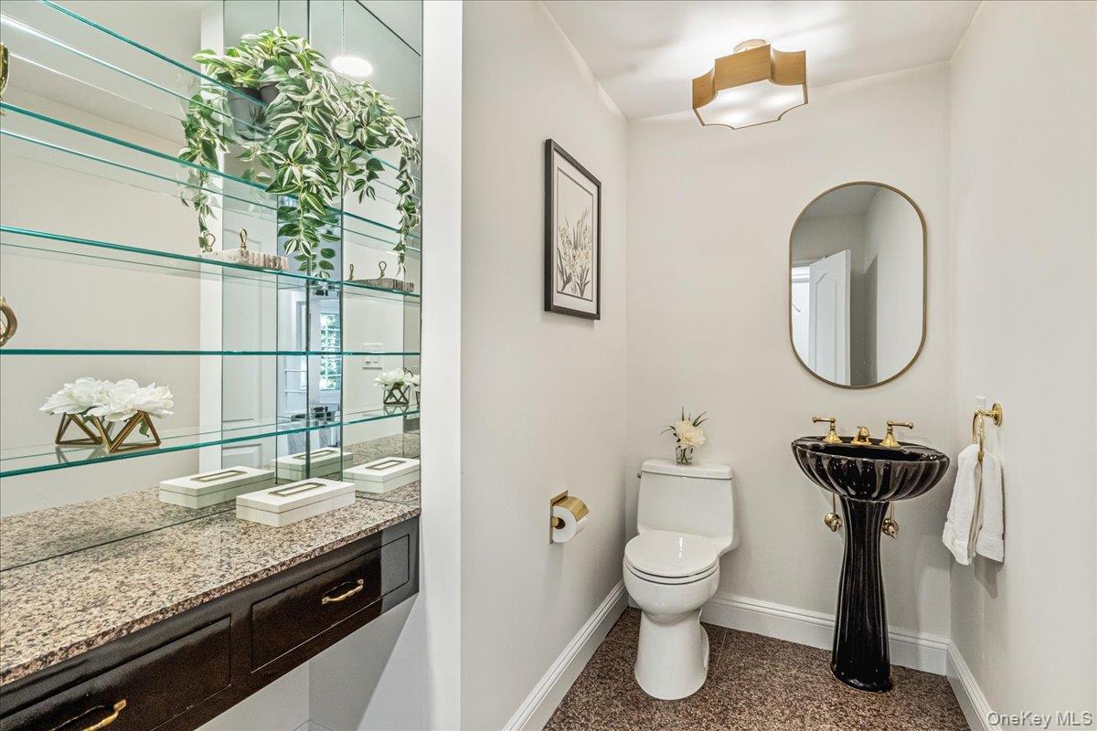 #19 photo, 29 Winter Lane, Dix Hills , NY 11746