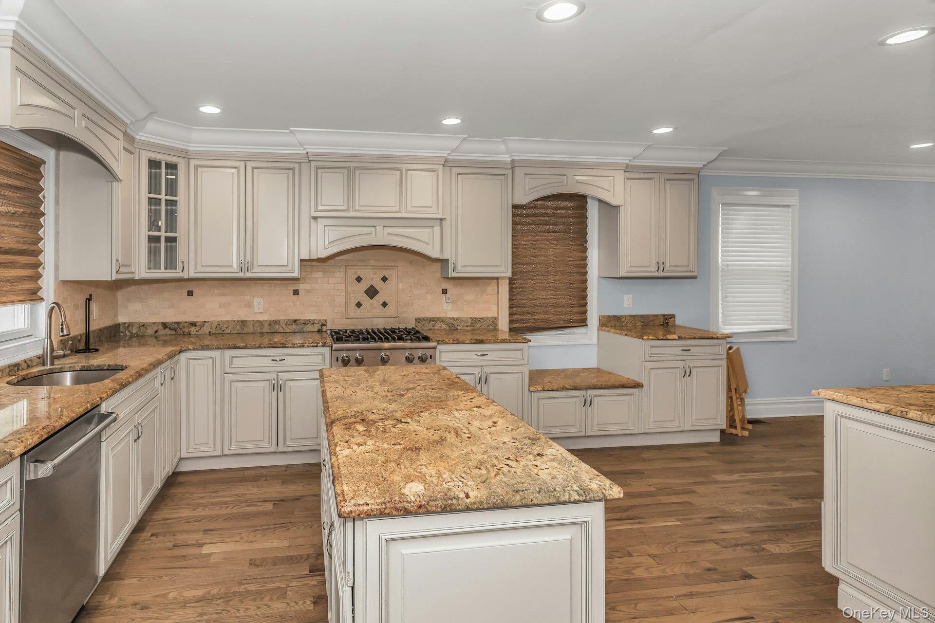 #13 photo, 180 Kensington Road, Garden City South , NY 11530