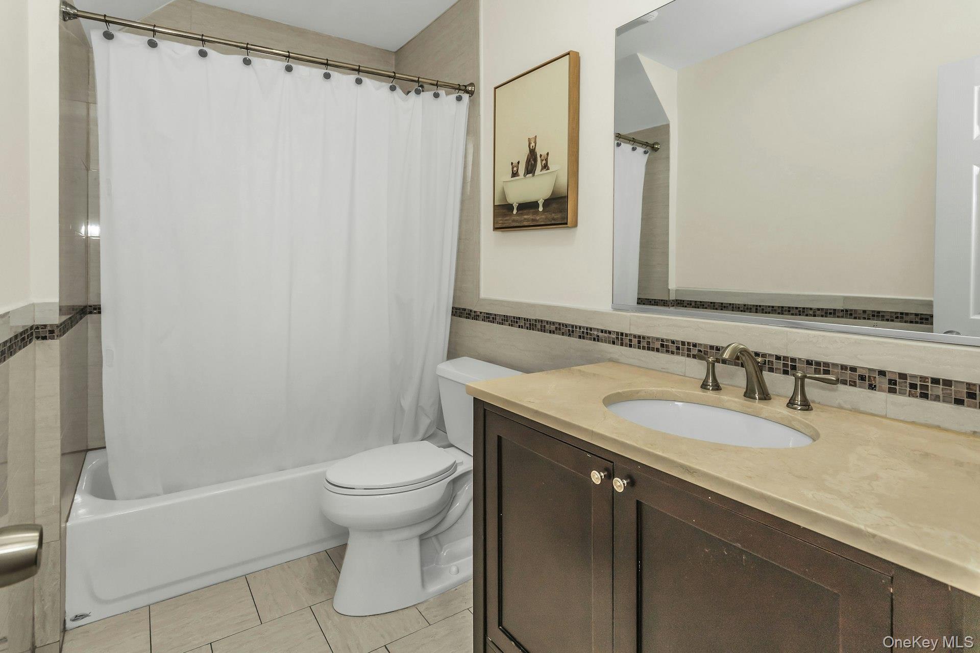 #16 photo, 180 Kensington Road, Garden City South , NY 11530