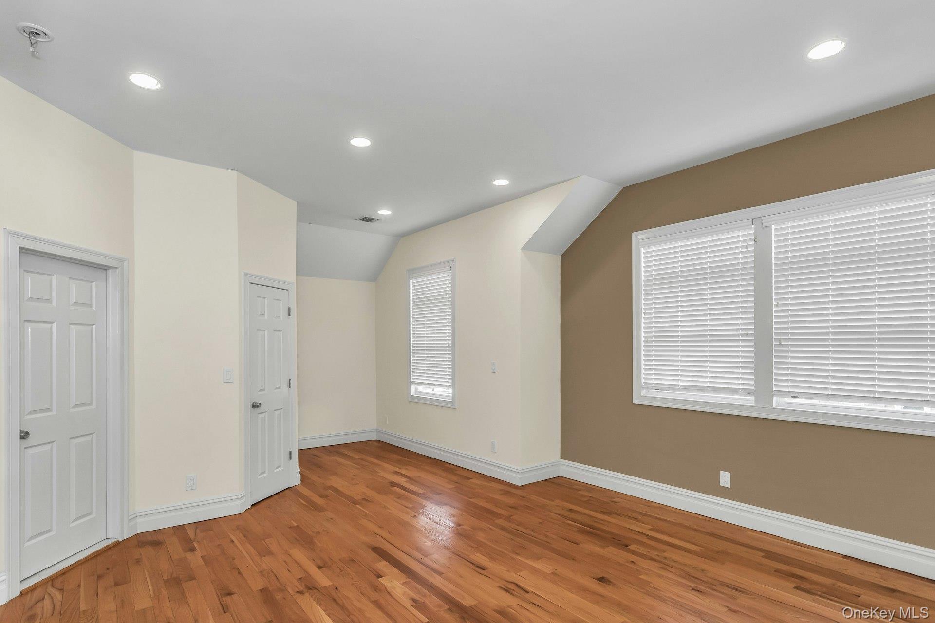 #18 photo, 180 Kensington Road, Garden City South , NY 11530