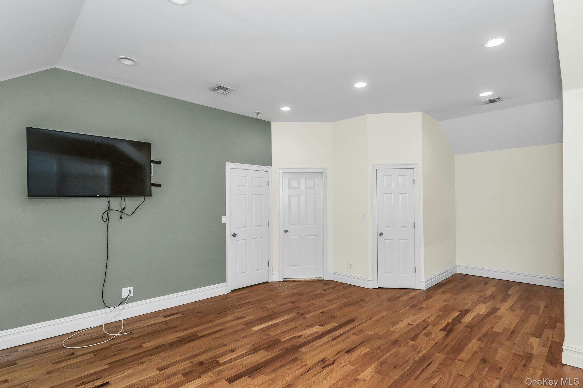 #19 photo, 180 Kensington Road, Garden City South , NY 11530