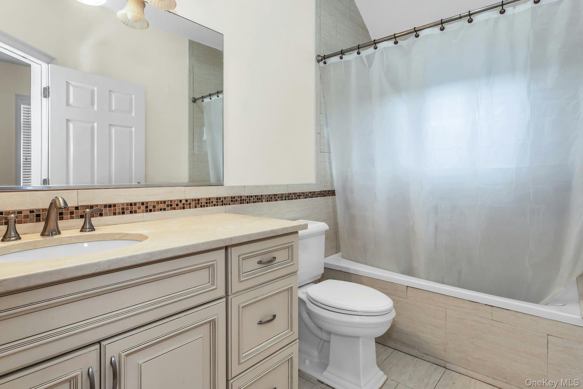 #20 photo, 180 Kensington Road, Garden City South , NY 11530