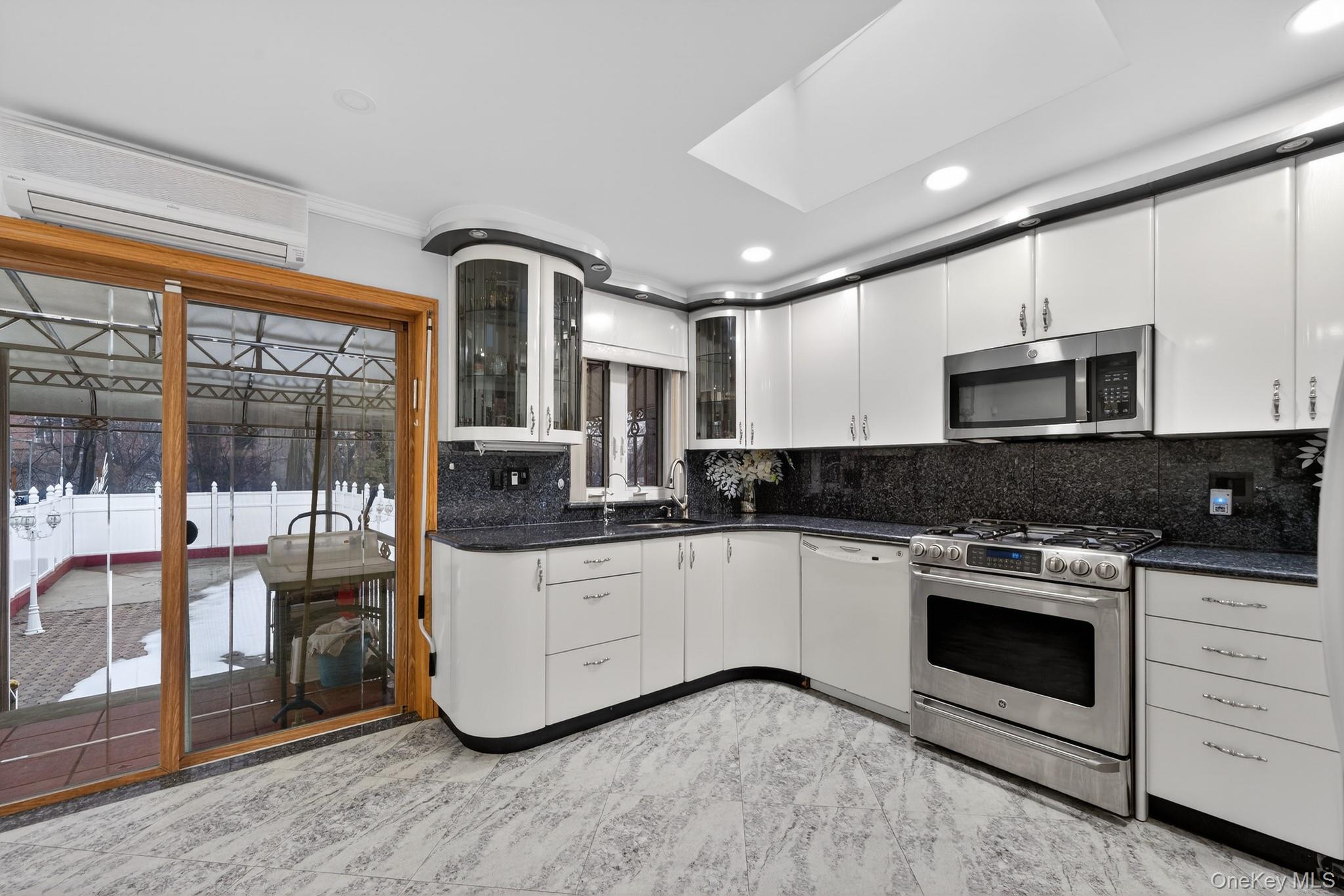 #4 photo, 6433 Alderton Street, Rego Park , NY 11374