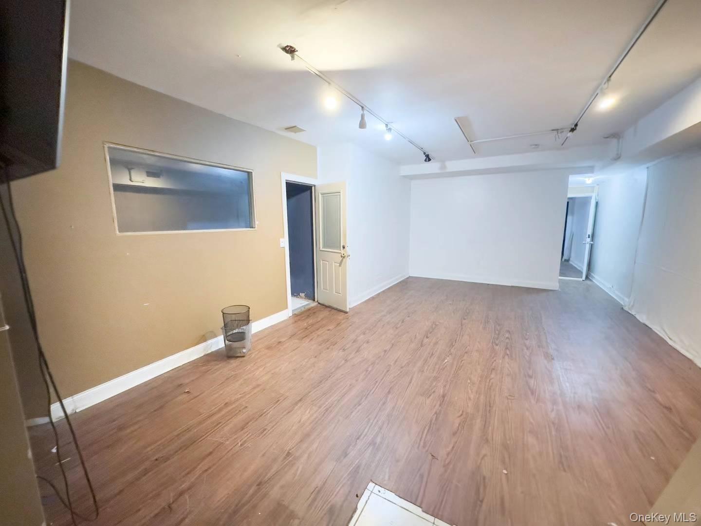 #7 photo, 147 Manhattan Avenue, Brooklyn , NY 11206