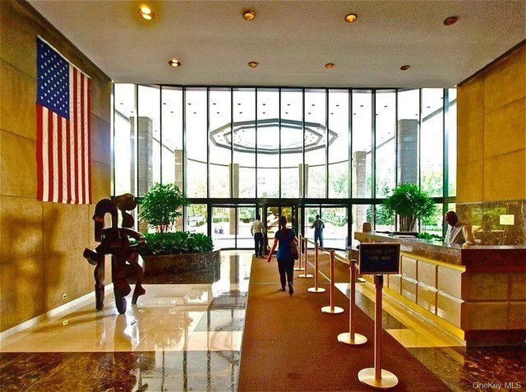 #1 photo, 330 E 38th Street, मैनहटन New York (Manhattan) , NY 10016