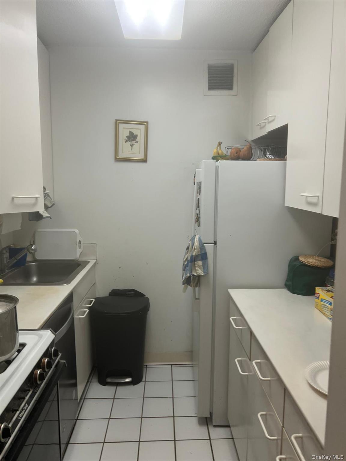 #16 photo, 330 E 38th Street, New York (Manhattan) , NY 10016