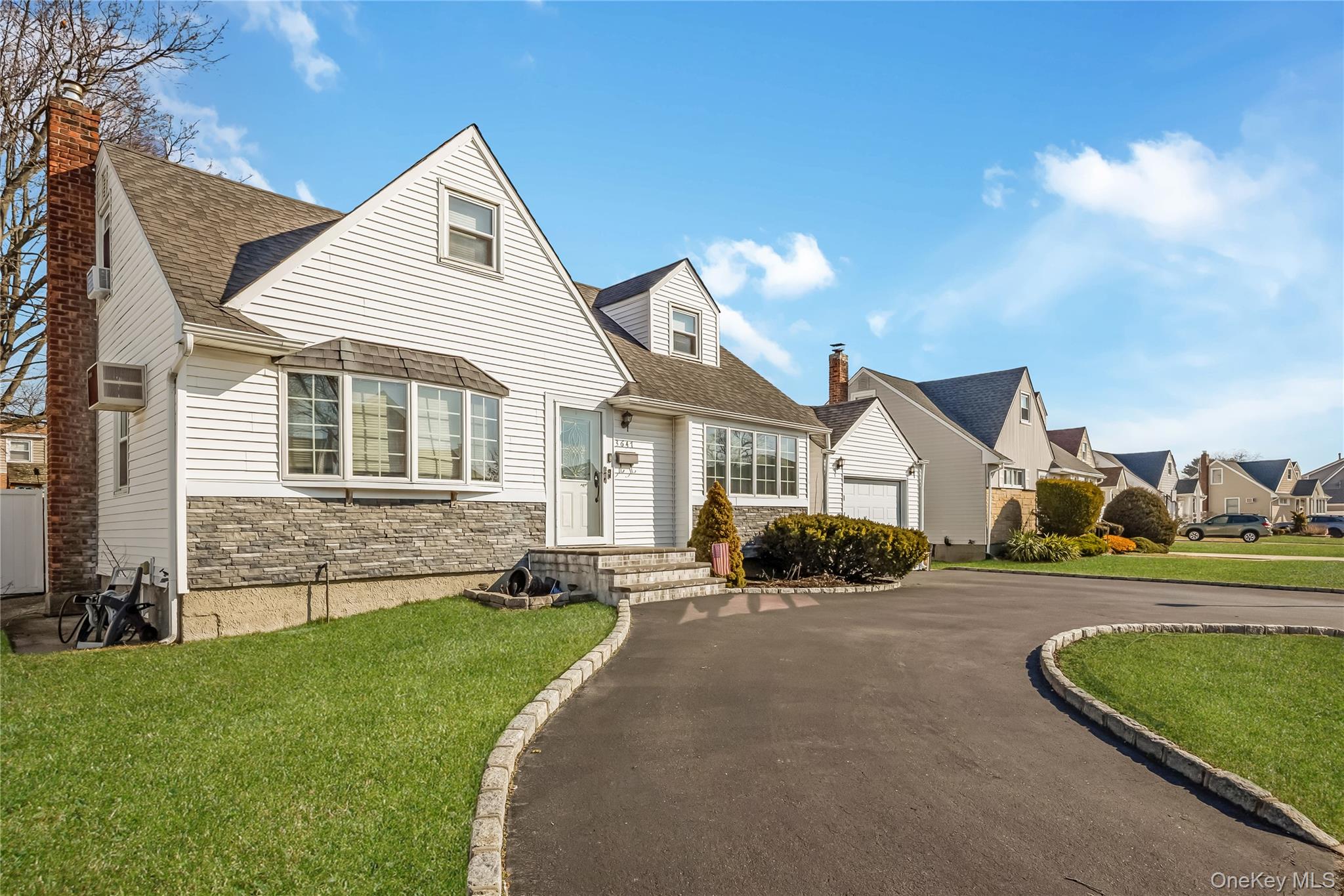 #2 photo, 3647 Bernard Drive, ناسو Wantagh , NY 11793