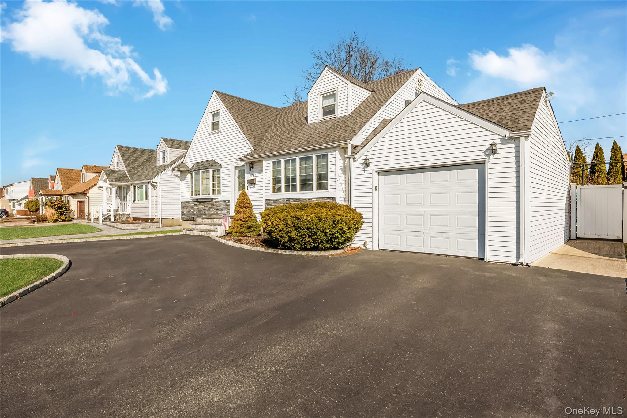 #3 photo, 3647 Bernard Drive, ناسو Wantagh , NY 11793