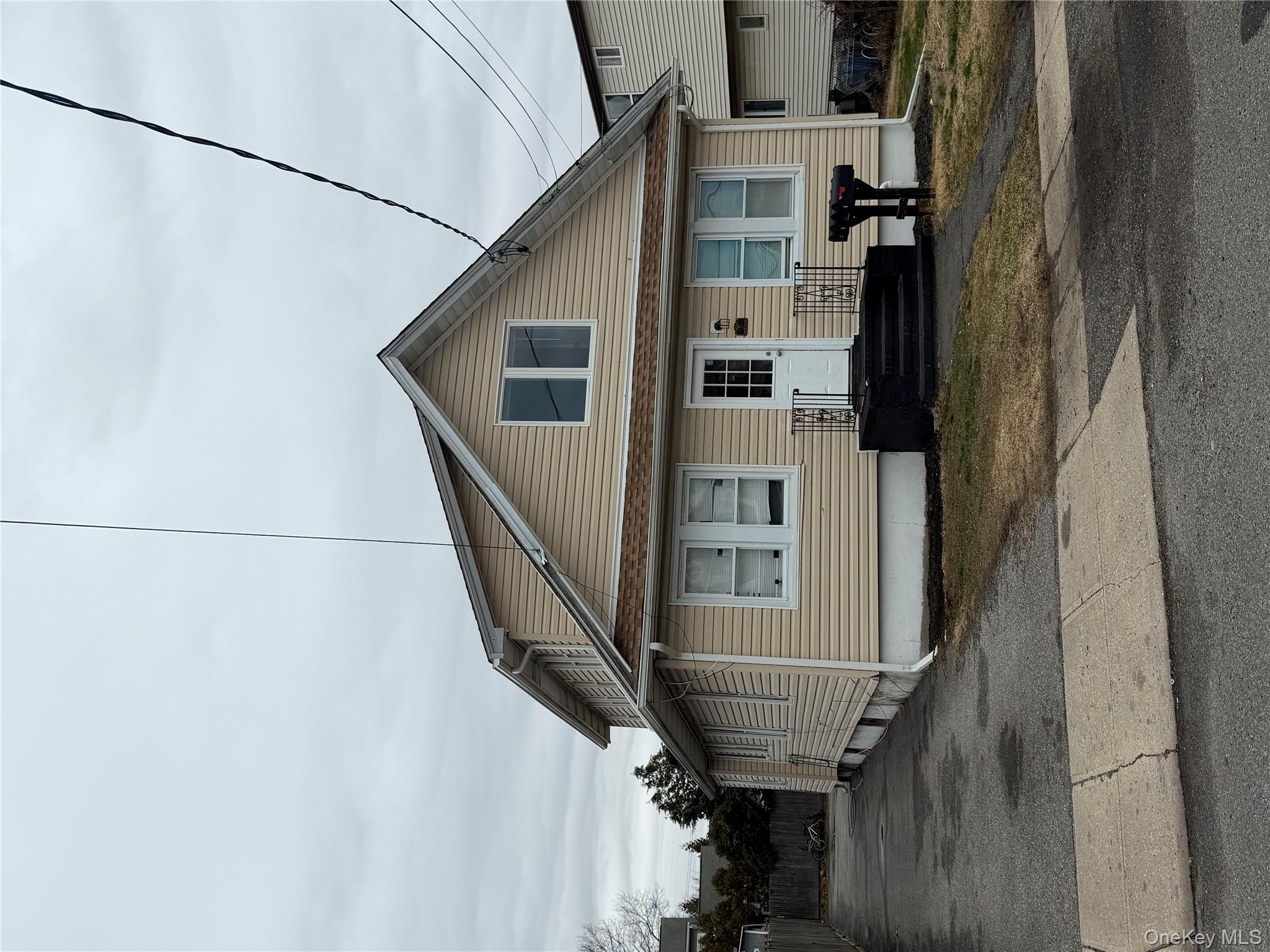 #1 photo, 7 S Atlantic Street, सफ़ोक काउंटी Bay Shore , NY 11706