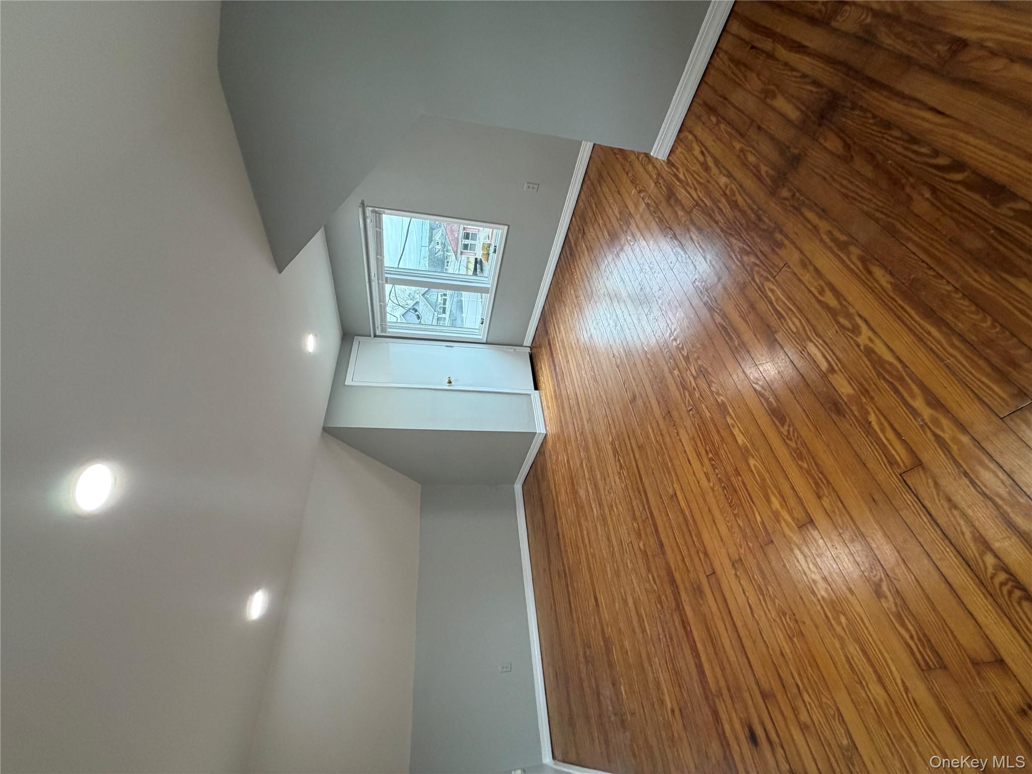 #11 photo, 7 S Atlantic Street, सफ़ोक काउंटी Bay Shore , NY 11706