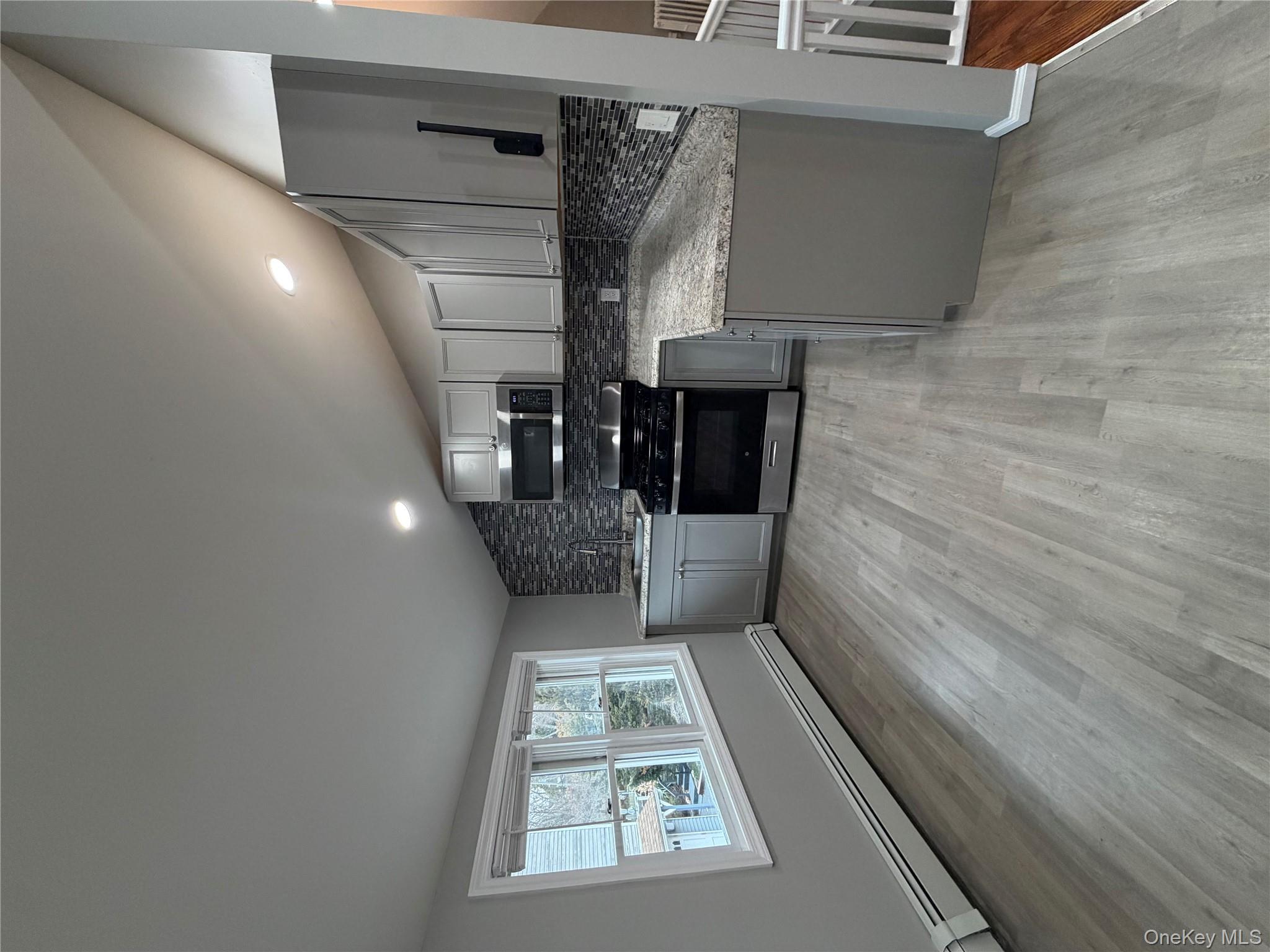 #2 photo, 7 S Atlantic Street, सफ़ोक काउंटी Bay Shore , NY 11706