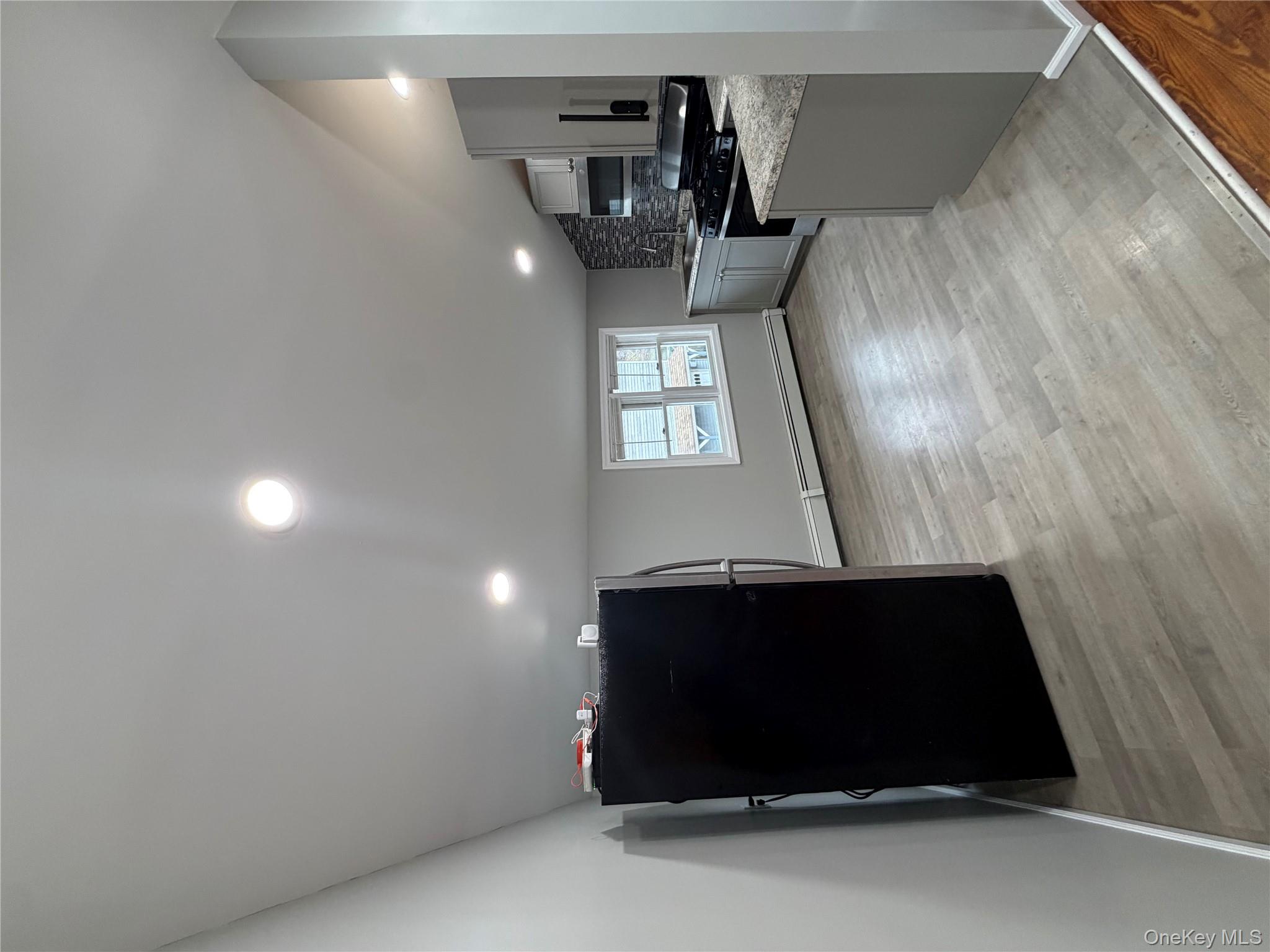 #3 photo, 7 S Atlantic Street, सफ़ोक काउंटी Bay Shore , NY 11706