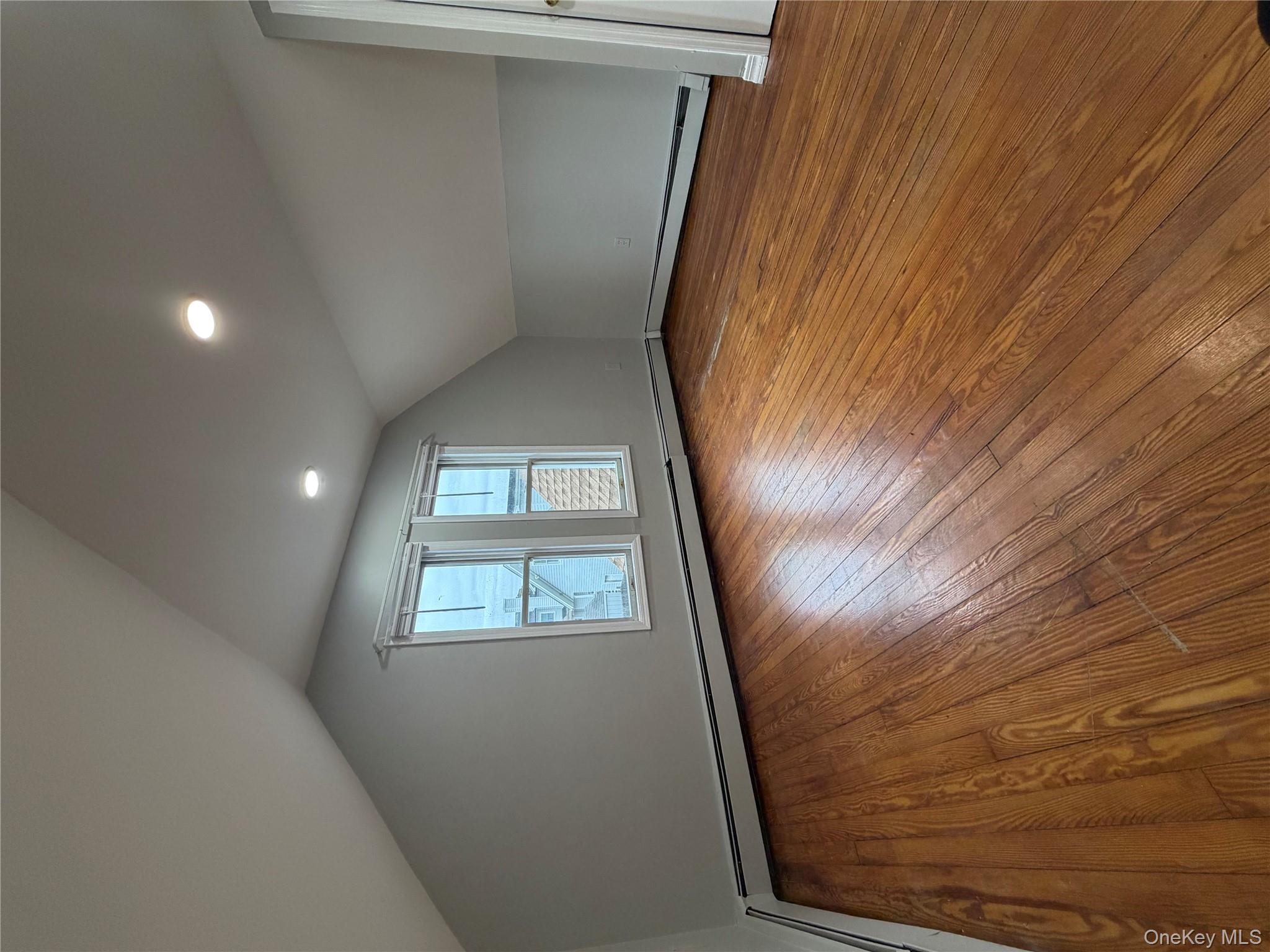 #8 photo, 7 S Atlantic Street, सफ़ोक काउंटी Bay Shore , NY 11706